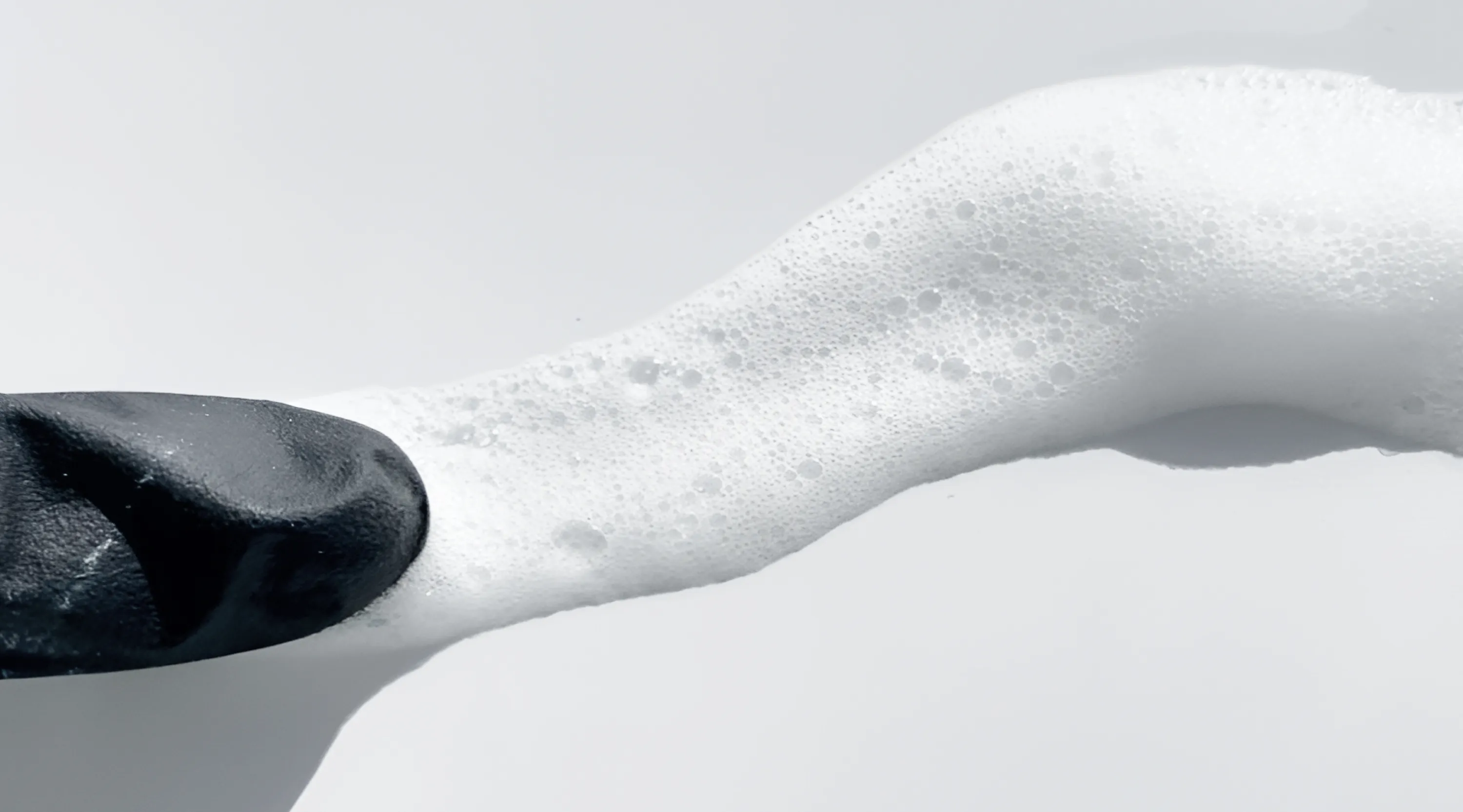 Как сохранить молодость кожи, склонной к гиперпигментации, в период солнечной инсоляции?